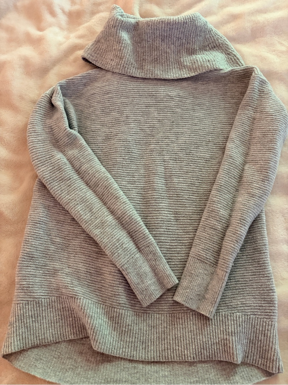 Cozy Ribbed Turtleneck Sweater - Light Gray 🤍🩶